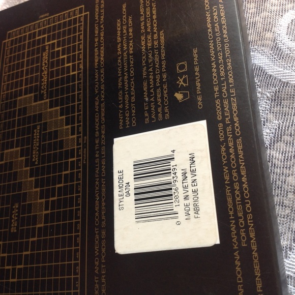 Donna Karan Pantyhose Medium - Picture 2 of 5